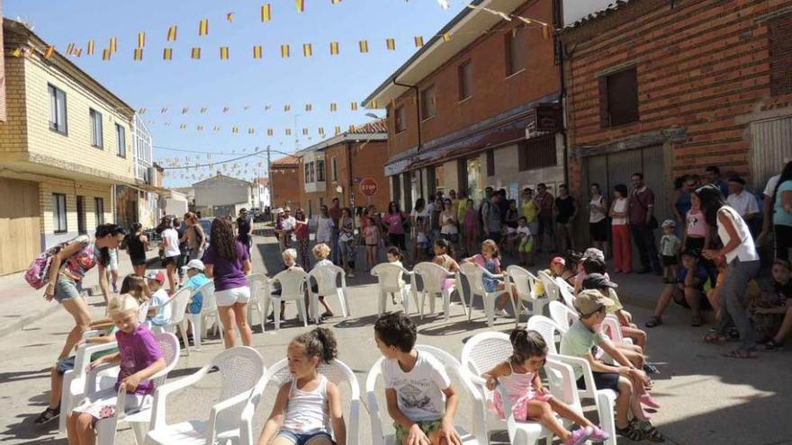 Los niños se divierten en las fiestas de Quiruelas