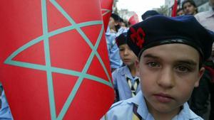 Un niño judío marroquí durante una manifestación tras los atentados de Casablanca.