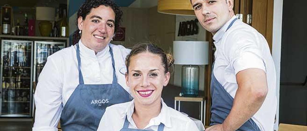 Álvaro Salazar, con Sela priego y María Cano.