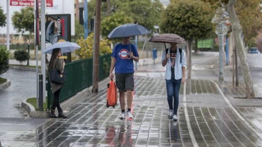 La ciudad de Alicante también registró lluvias a partir de la mitad de la tarde de ayer.
