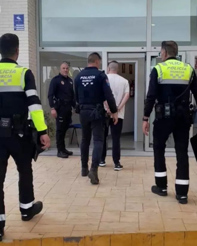 El detenido por el accidente mortal de Pontevedra atropelló a un policía en Murcia
