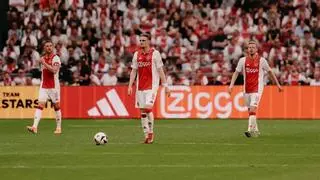 El Ajax culmina su descenso a los infiernos y el PSV acaricia el ttulo de Liga