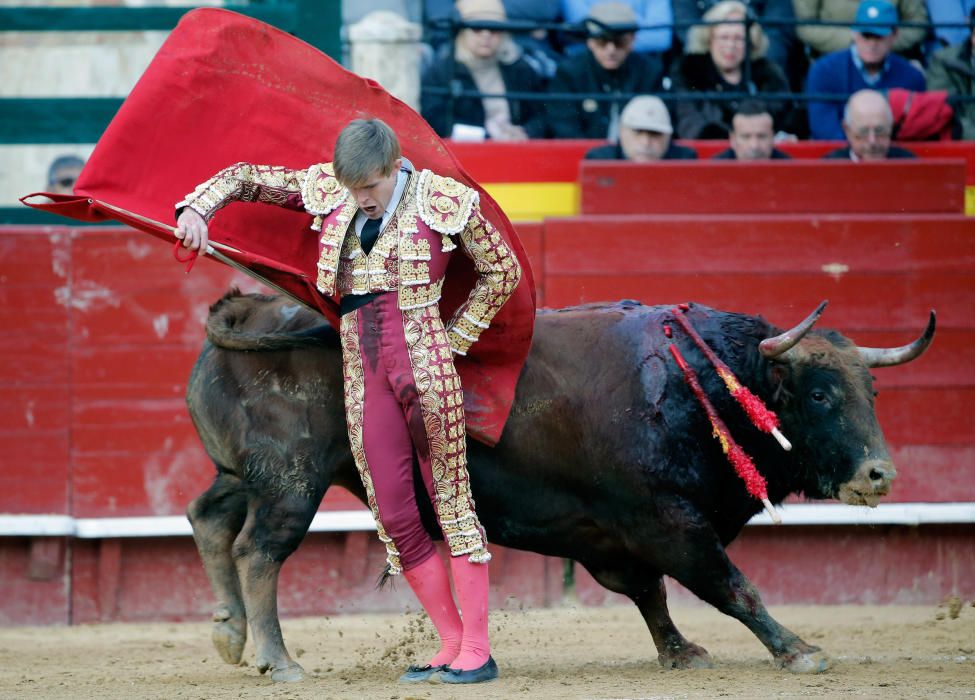 Corrida de toros de la Feria de Fallas con toros de Victoriano del Río-Toros de Cortés para Sebastián Castella, Miguel Ángel Perera y Román.