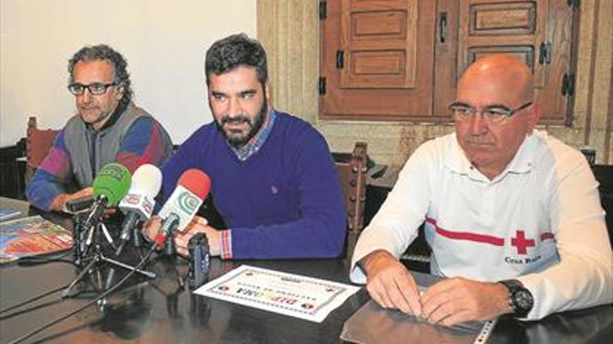 Instalan un belén bajo el agua para ayudar a Cruz Roja de Plasencia