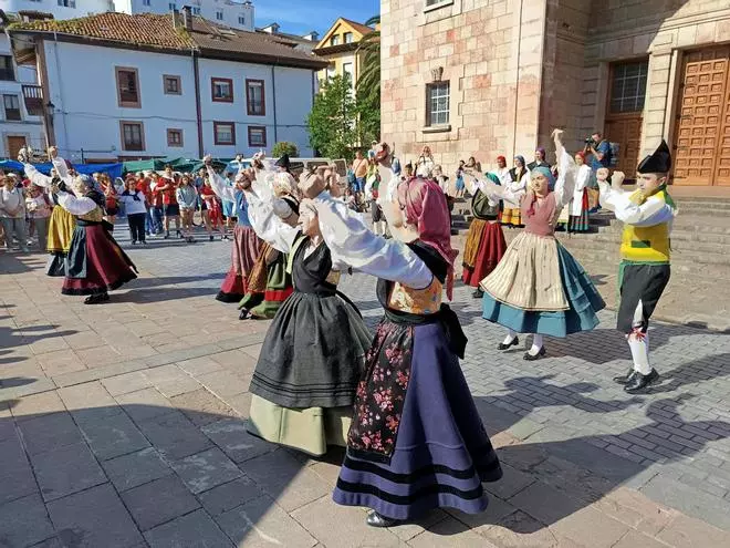 Marcha del Real Grupo de Cultura Covadonga al santuario cangués