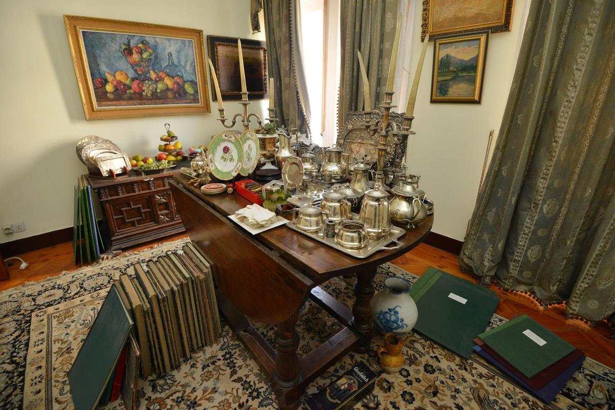 El conjunto que llega ahora al Museo incluye mobiliario, objetos de plata, pinturas, porcelanas...