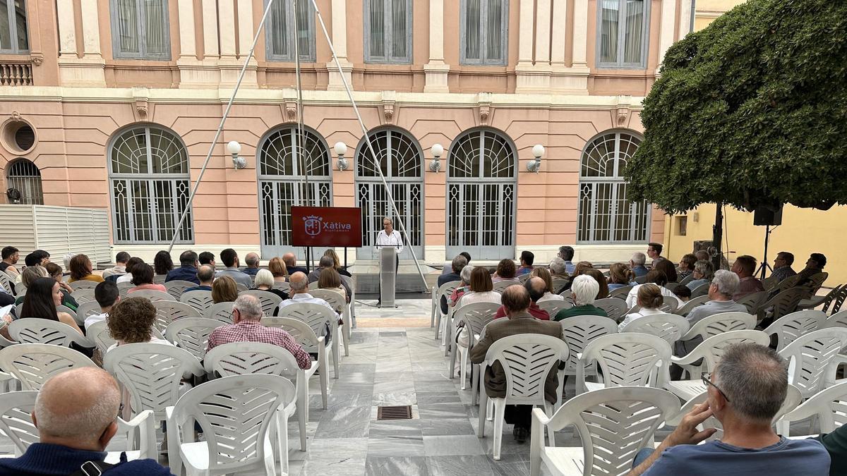 Entrega de los Premis Literaris Ciutat de Xàtiva en una edición pasada.