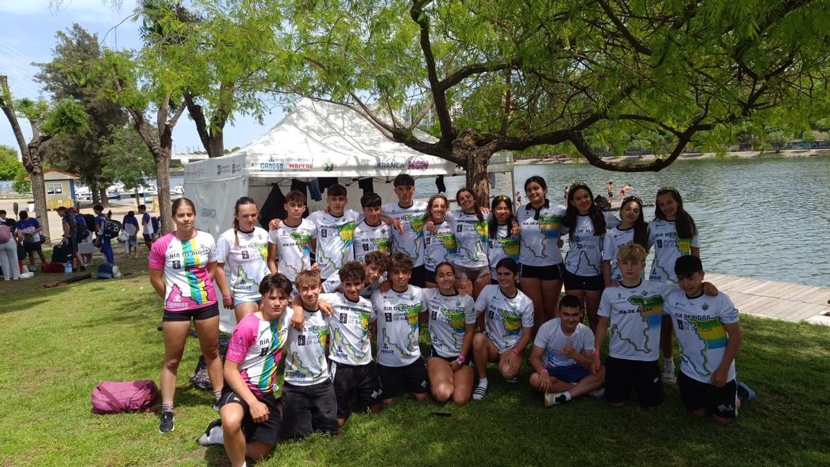 Equipo del Club de Mar Ría de Aldán desplazado a Sevilla para el Campeonato de España de Jóvenes Promesas.