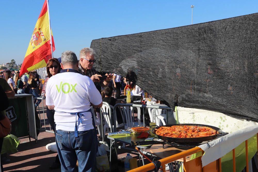 Miles de vecinos de Torrevieja disfrutan del Día de las Paellas en el recinto ferial con motivo de las fiestas patronales de La Purísima2018