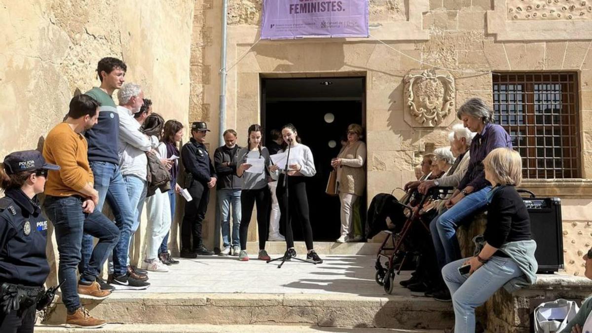 Pollença Lectura de  un manifiesto  por la igualdad |