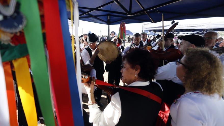 &#039;Choque&#039; de panda de verdiales en la Constitución como previa a la Fiesta Mayor