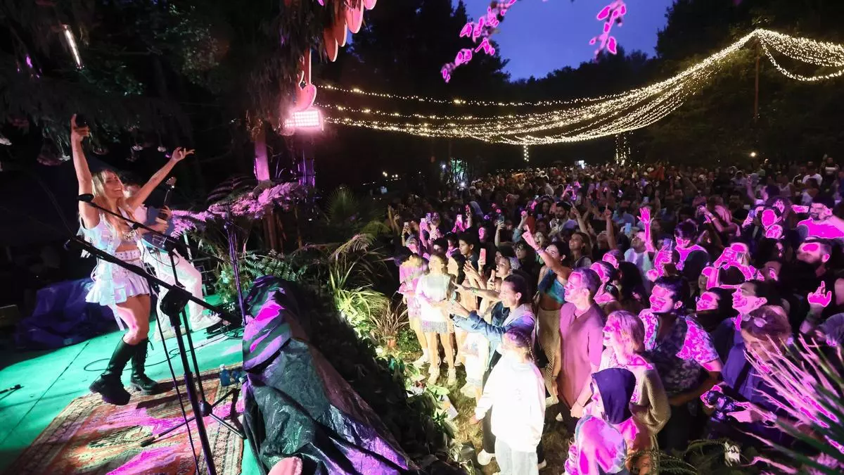 Ewan Fest: el bosque de Salinas rezuma magia en una noche de música en directo