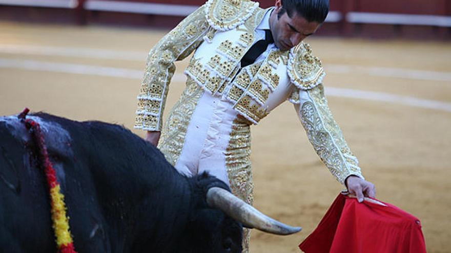 Imagen de archivo de una faena del diestro Javier Conde.