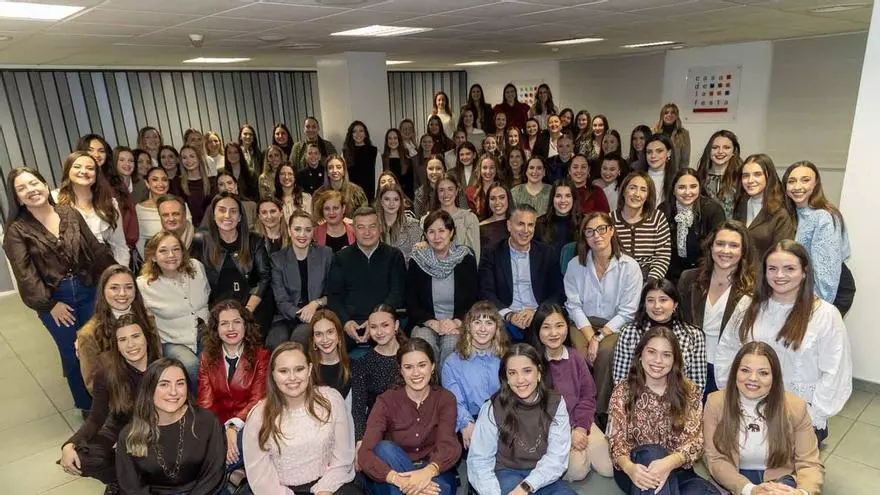 Primer encuentro entre el jurado y las candidatas adultas a Bellea del Foc 2026