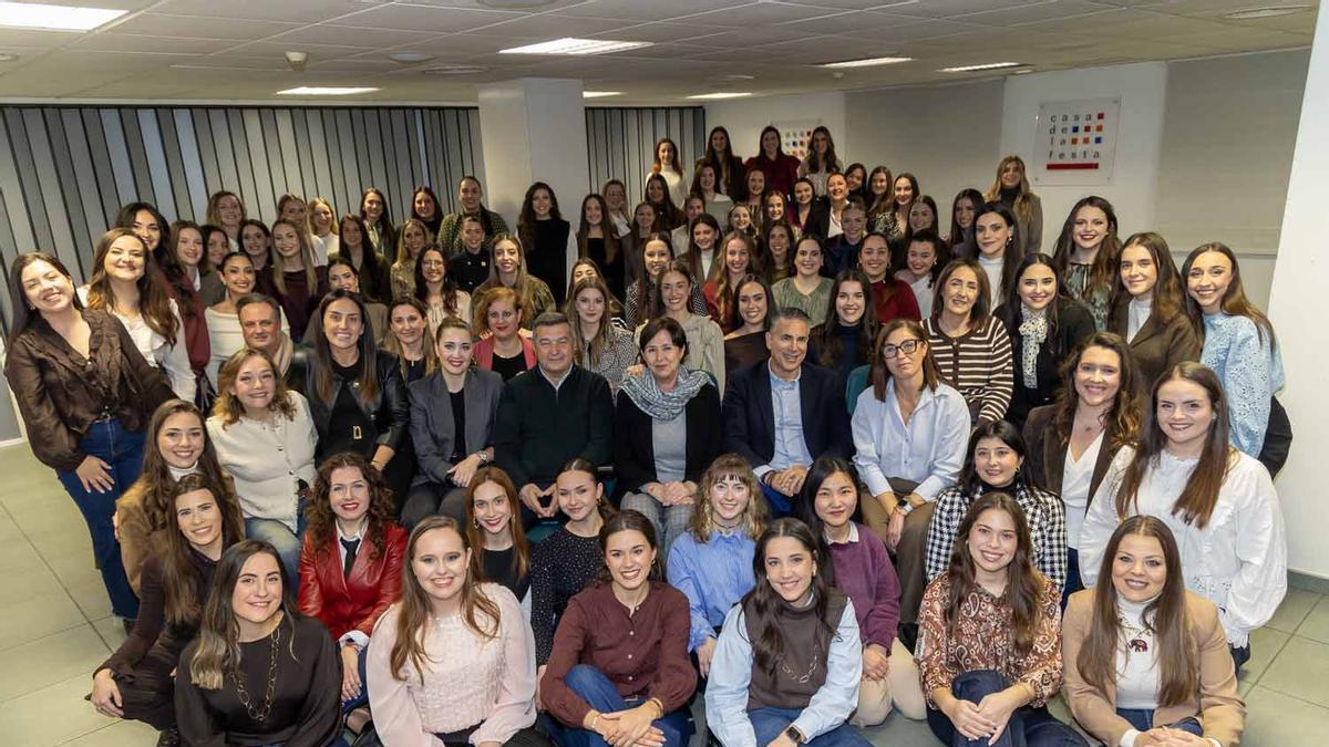 Primer encuentro entre el jurado y las candidatas adultas a Bellea del Foc 2026