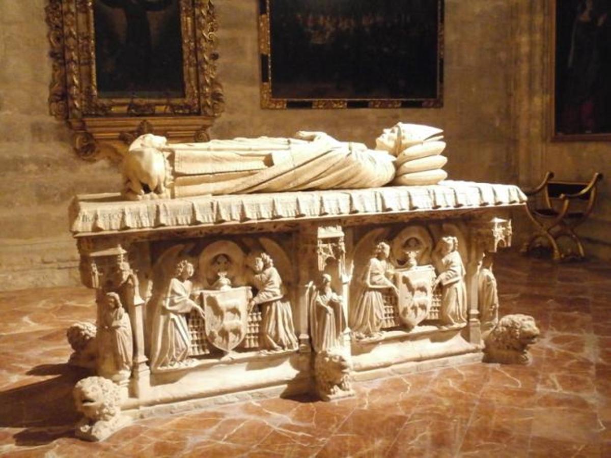 El sepulcro de Juan de Cervantes de la Catedral de Sevilla y la rana oculta en su tumba