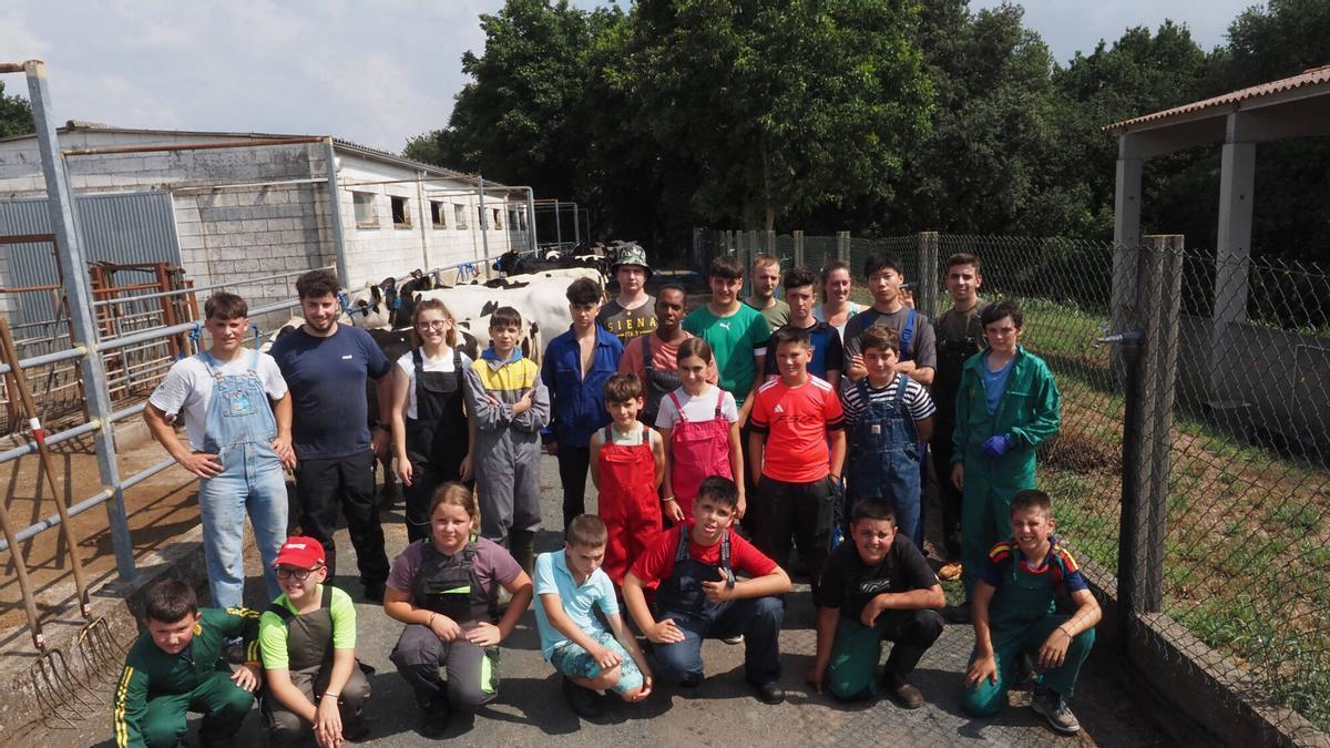 Foto de grupo dos asistentes á sétima edición da escola.