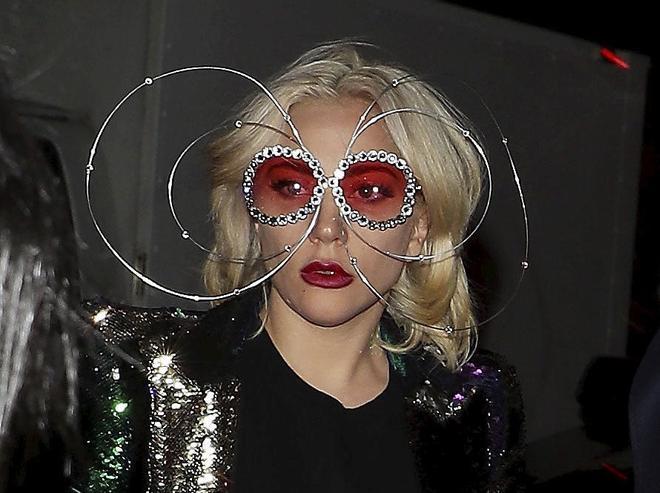 Lady Gaga, con unas gafas de fantasía