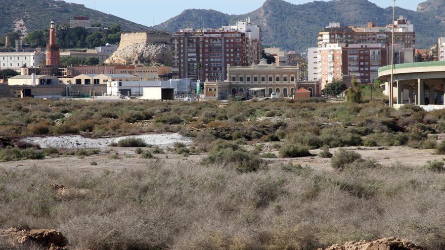 Terrenos de El Hondón contaminados por la actividad industrial.