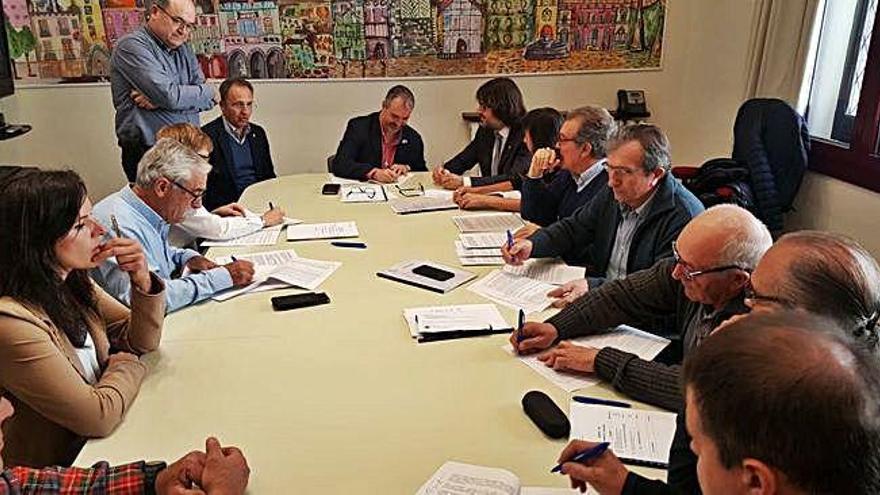 La signatura del conveni entre Ferrocarrils de la Generalitat i la Mancomunitat per a l&#039;esquí nòrdic, ahir