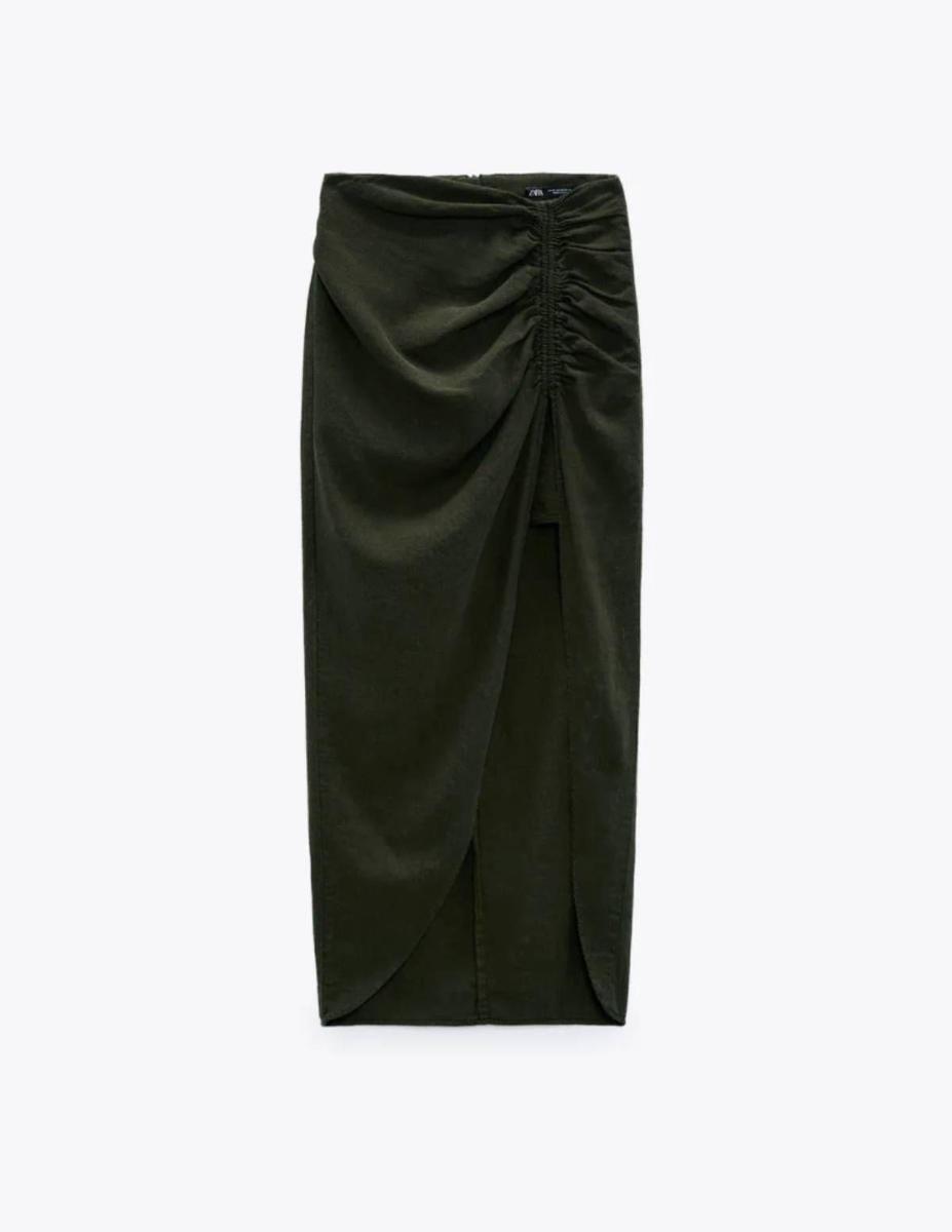 Falda drapeada de lino, de Zara