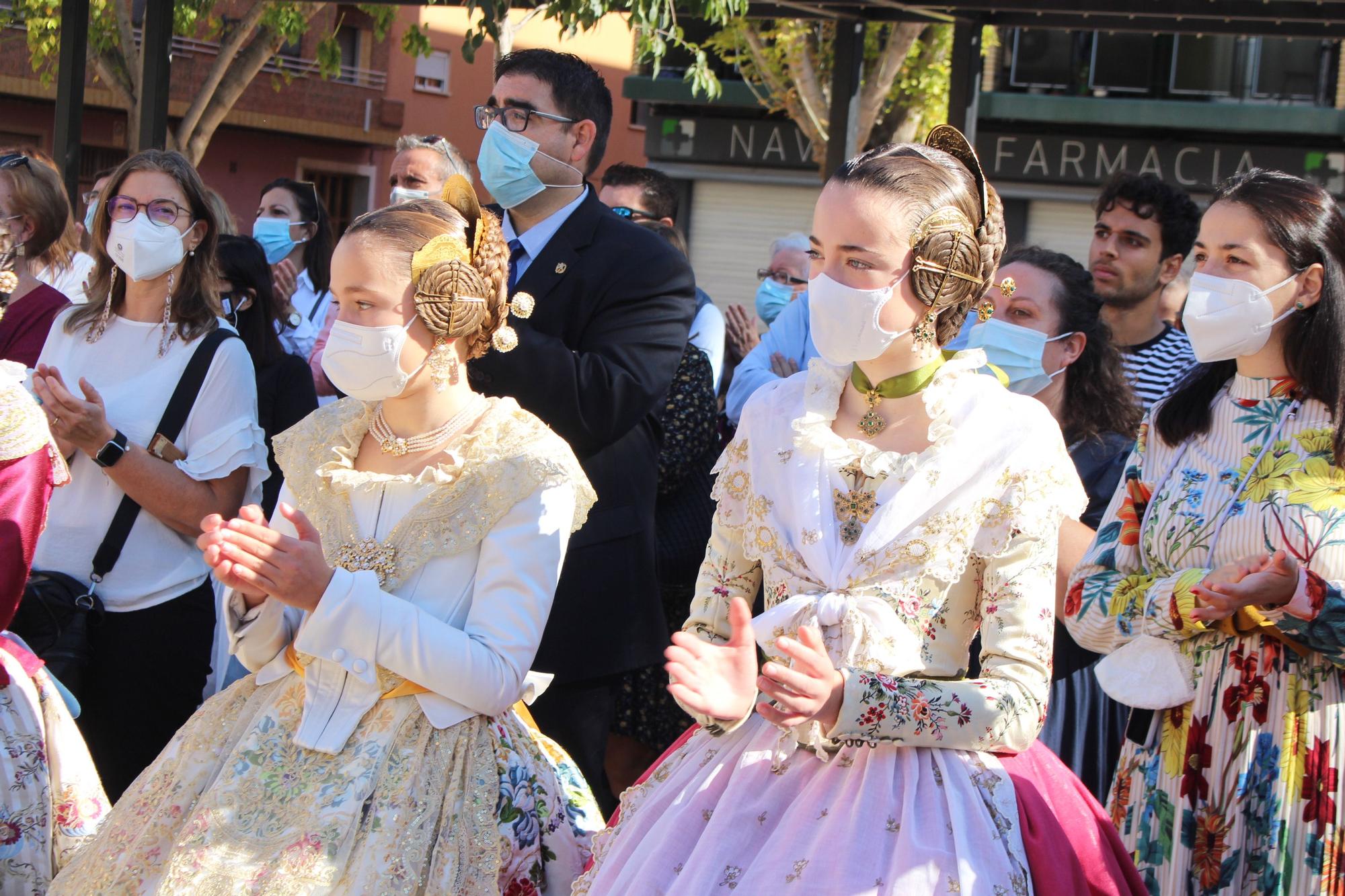 Carmen, Nerea y las cortes acompañan a las fallas de Quart y Xirivella en la procesión de la Senyera