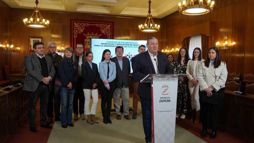 El presidente de la Diputación junto a organizadores y colaboradores de Fromago.