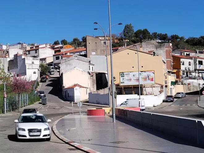 Tranquiliad en San Lázaro y en la comisaría de Plasencia tras el tiroteo en el que ha muerto una niña de dos años