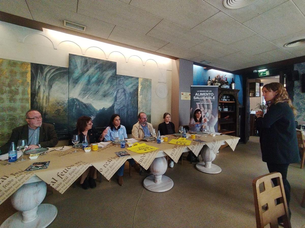 La cata a ciegas para elegir la mejor Faba Asturiana IGP en Grado, en imágenes