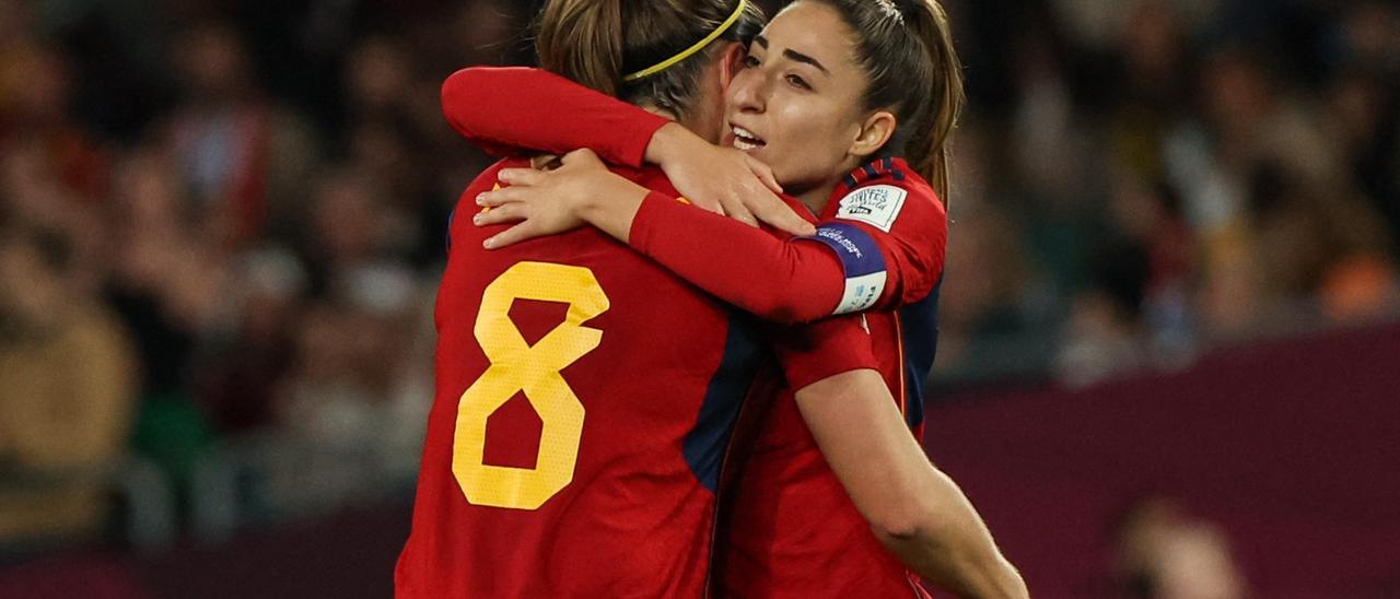 Olga Carmona celebra su gol en la final del Mundial con Mariona.