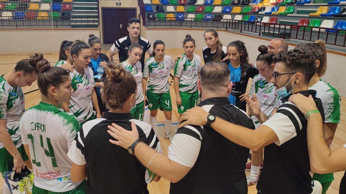 Imagen de grupo de jugadoras y técnicos del Joventut