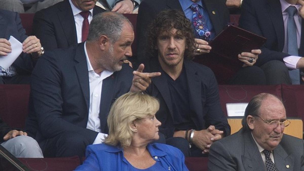 Zubizarreta y Puyol, en el palco del Camp Nou.