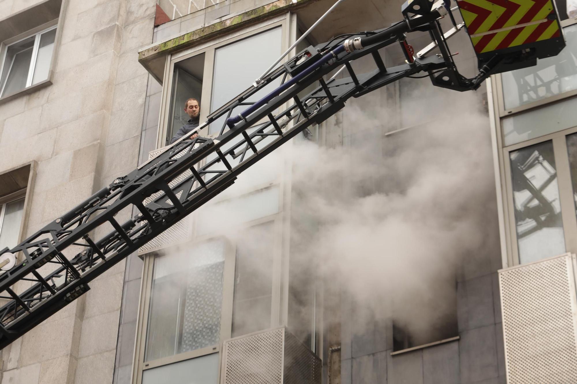 El incendio en el piso okupa del Carmen, en imágenes