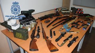 Detenido por tener un arsenal de armas de guerra en su casa en Barcelona