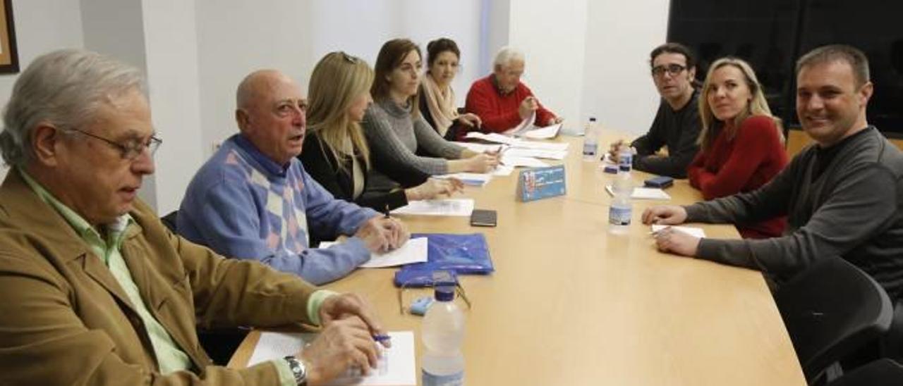 Reunión de seguimiento del pacto de gobierno del Ayuntamiento de Alicante.