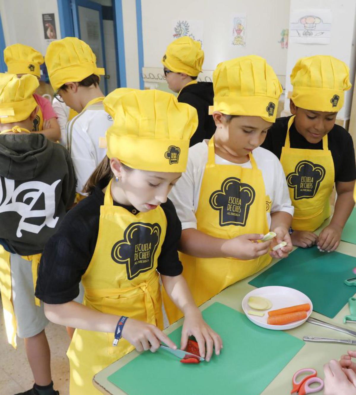 Las verduras plantan cara a las golosinas en el colegio