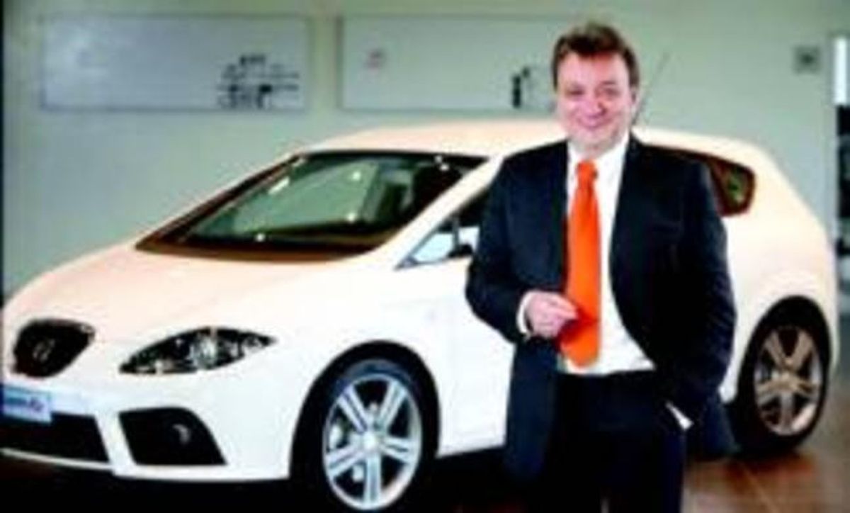 Berthold Krüger, amb un León Cupra a les oficines de Seat a Martorell. Berthold Krüger, amb un León Cupra a les oficines de Seat a Martorell.
