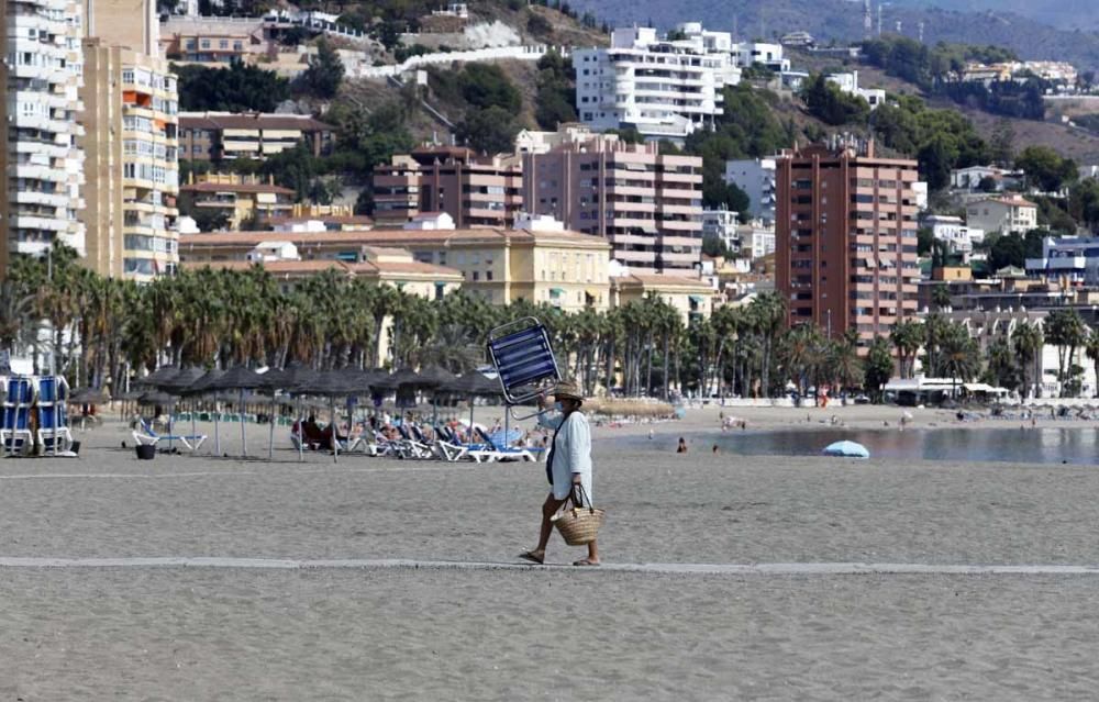 Penúltimos días de playa en Málaga capital