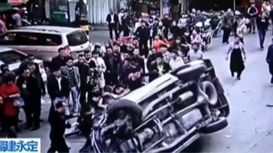 Escalofriante accidente de tráfico en China