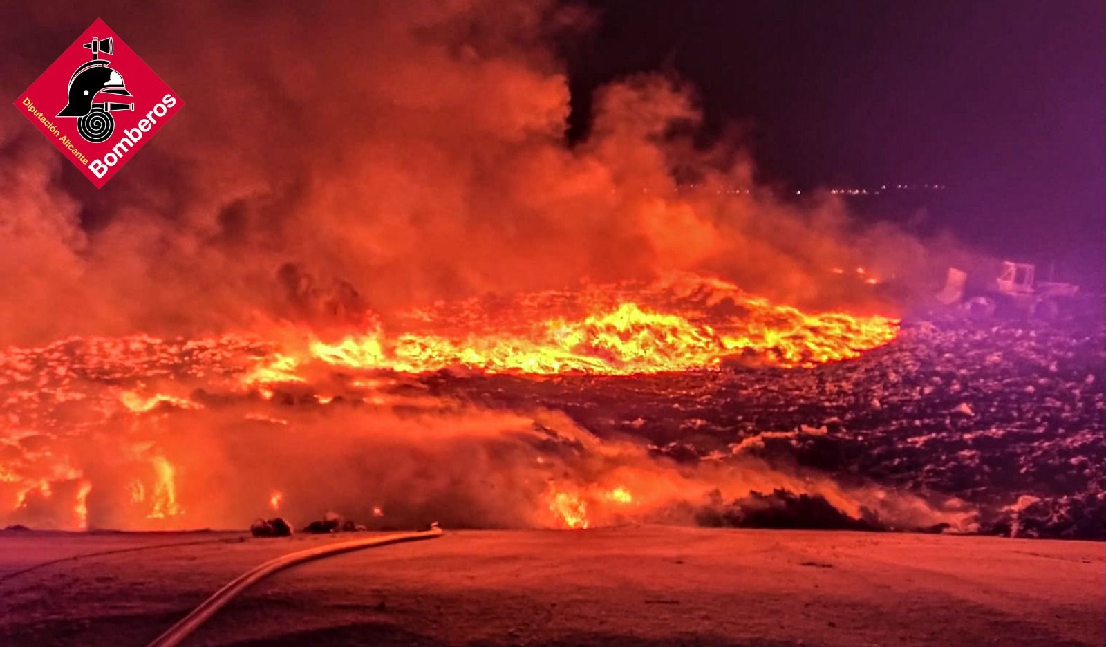 Incendio en un vertedero de Monóvar