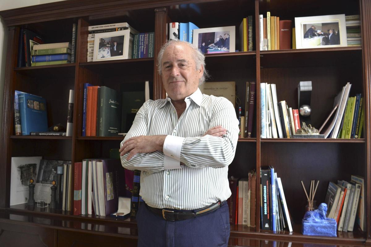 Jorge Pertierra de la Uz en su despacho.