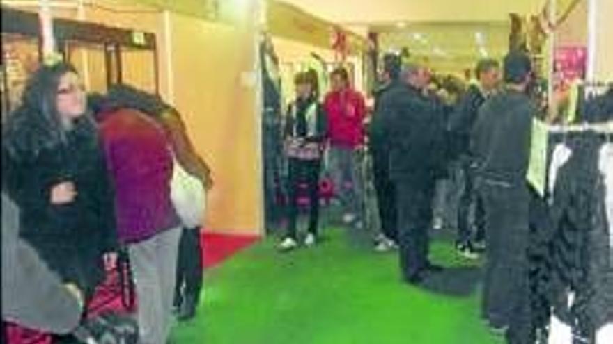 Unas 10.000 personas pasaron por la feria del outlet en tres días