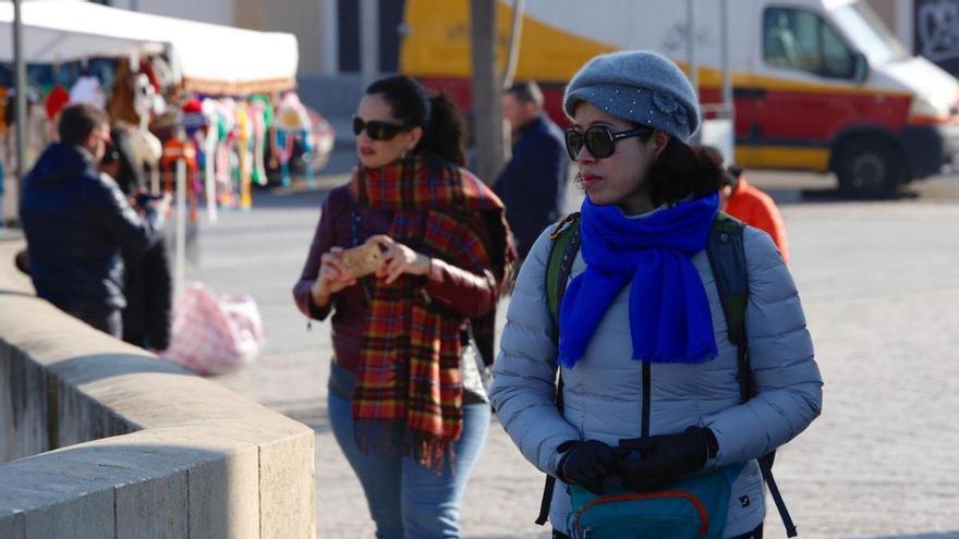 Un sol que no calienta: persiste el frío en Córdoba