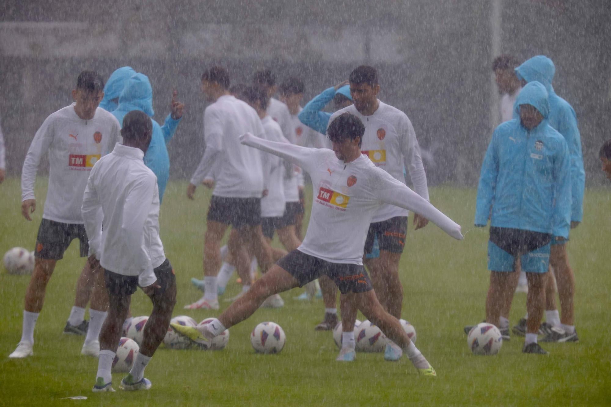 Diluvio en la última sesión de trabajo en Suiza