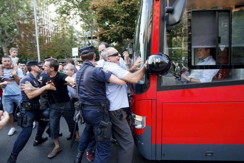 Fotogalería: Tensión entre policías y trabajadores de AUZ