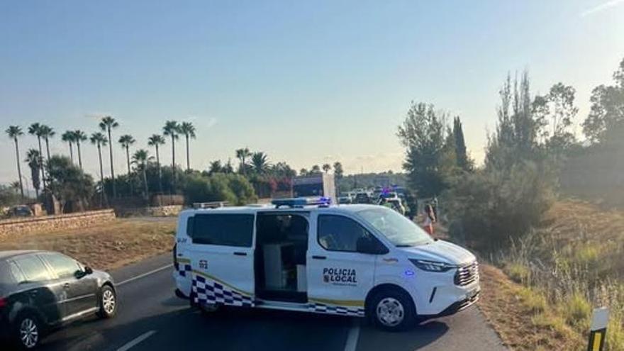 Una conductora ebria huye tras un accidente y se enfrenta a los agentes de la Policía Local de Alcúdia