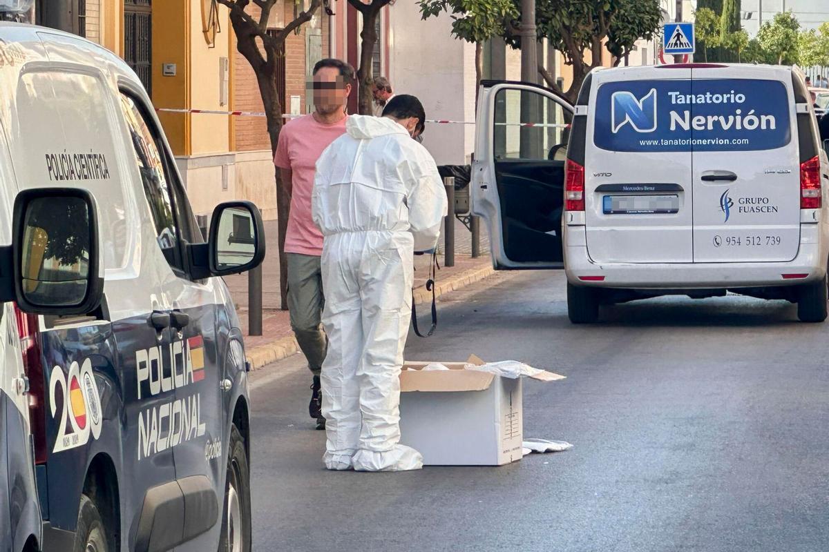 La Policía científica en el lugar de los hechos.