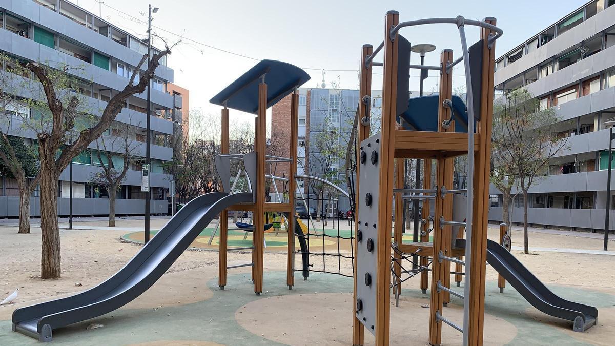Los parques infantiles de San Vicente se quedan sin sombraje por seguridad