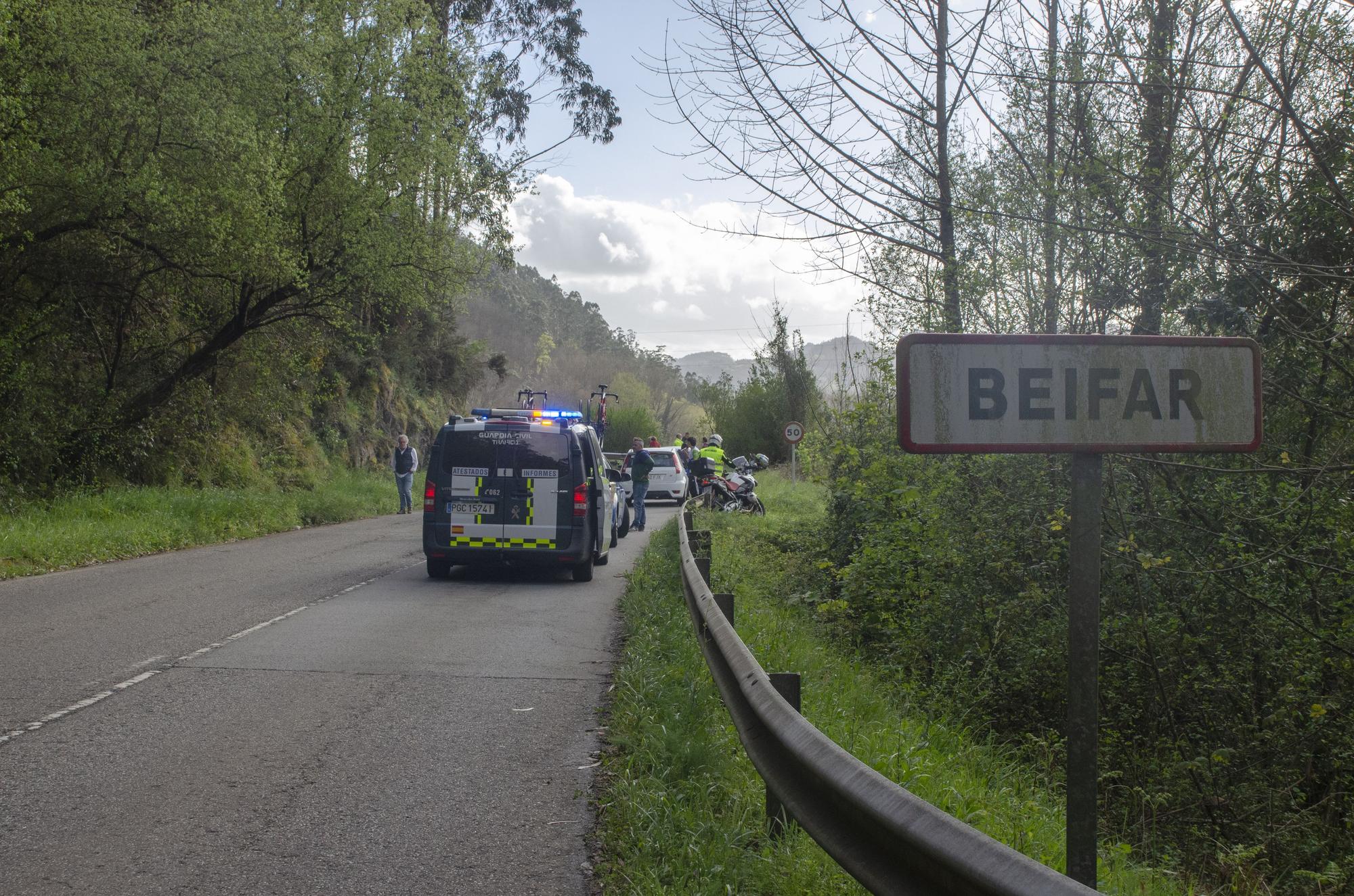 Tragedia en una carrera ciclista en Pravia: un hombre irrumpe con un coche robado y mata a un guardia civil tras arrollarlo