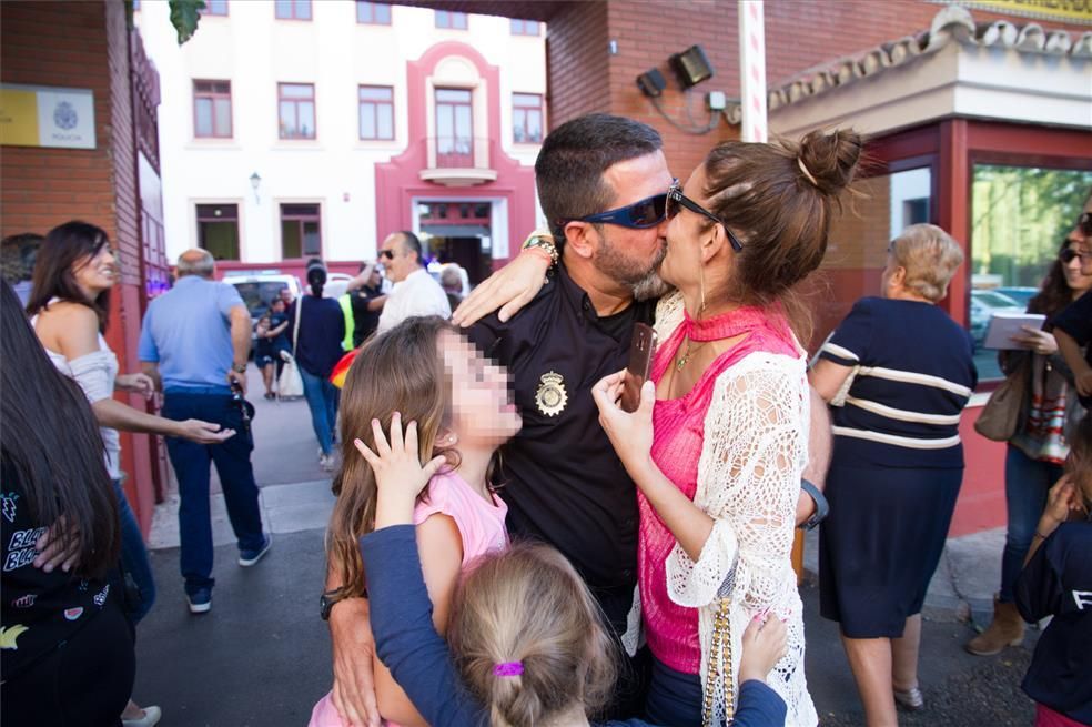 Recibimiento en Badajoz de los policías nacionales desplazados en Cataluña